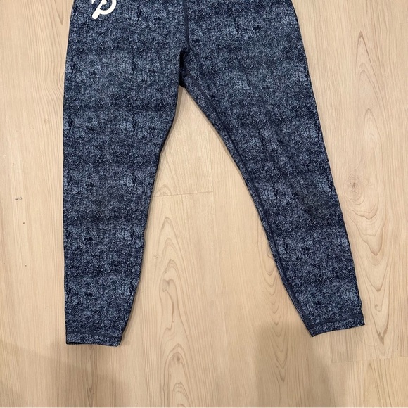 Peloton Cadence Capri Leggings - Picture 3 of 5